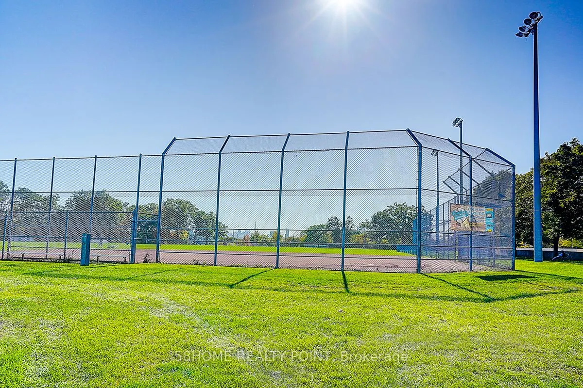8D Leaside Park Drive, #8D