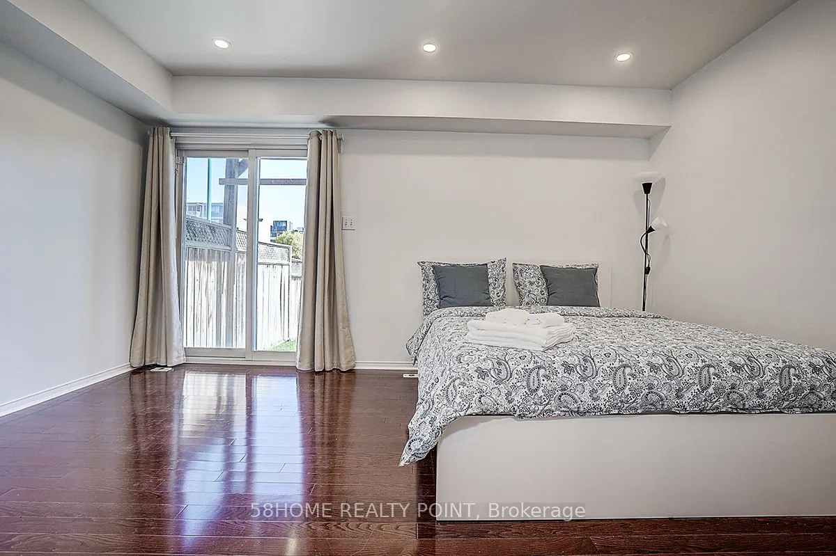 8D Leaside Park Drive, #8D