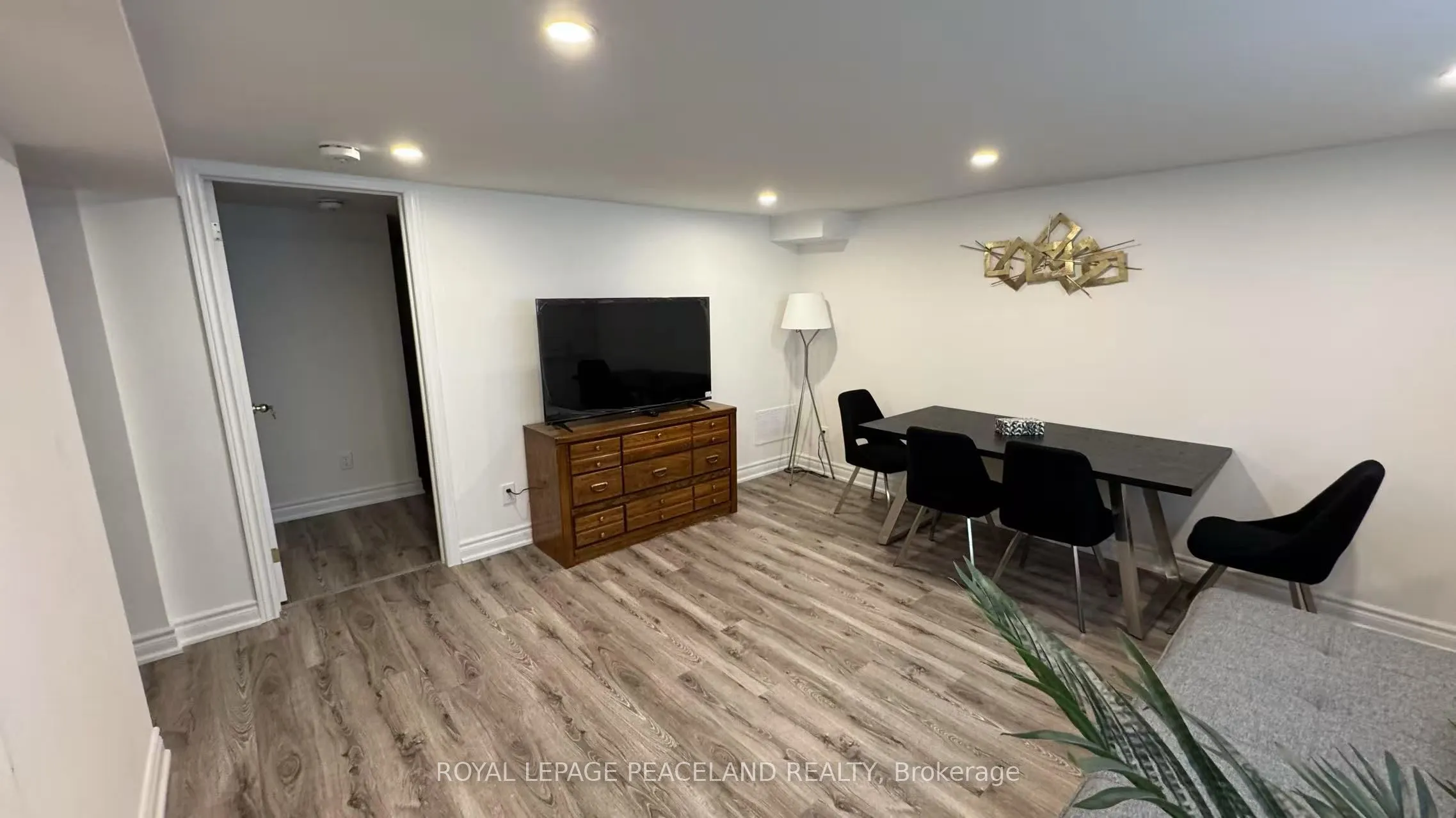 60 Paperbirch Drive, #LOWER
