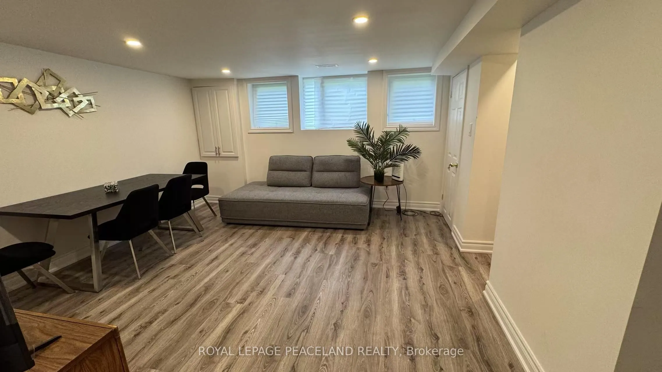 60 Paperbirch Drive, #LOWER