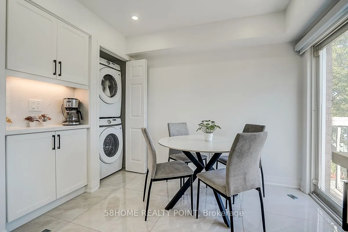 8D Leaside Park Drive