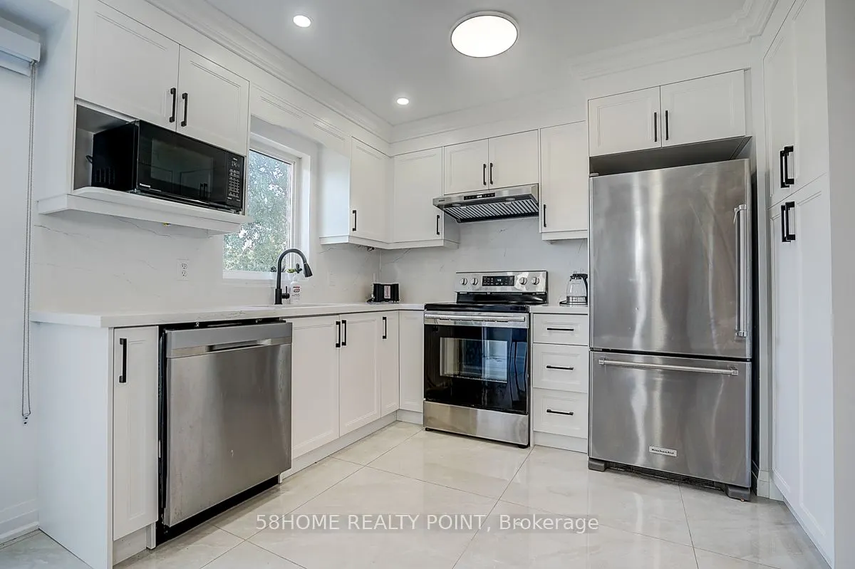 8D Leaside Park Drive