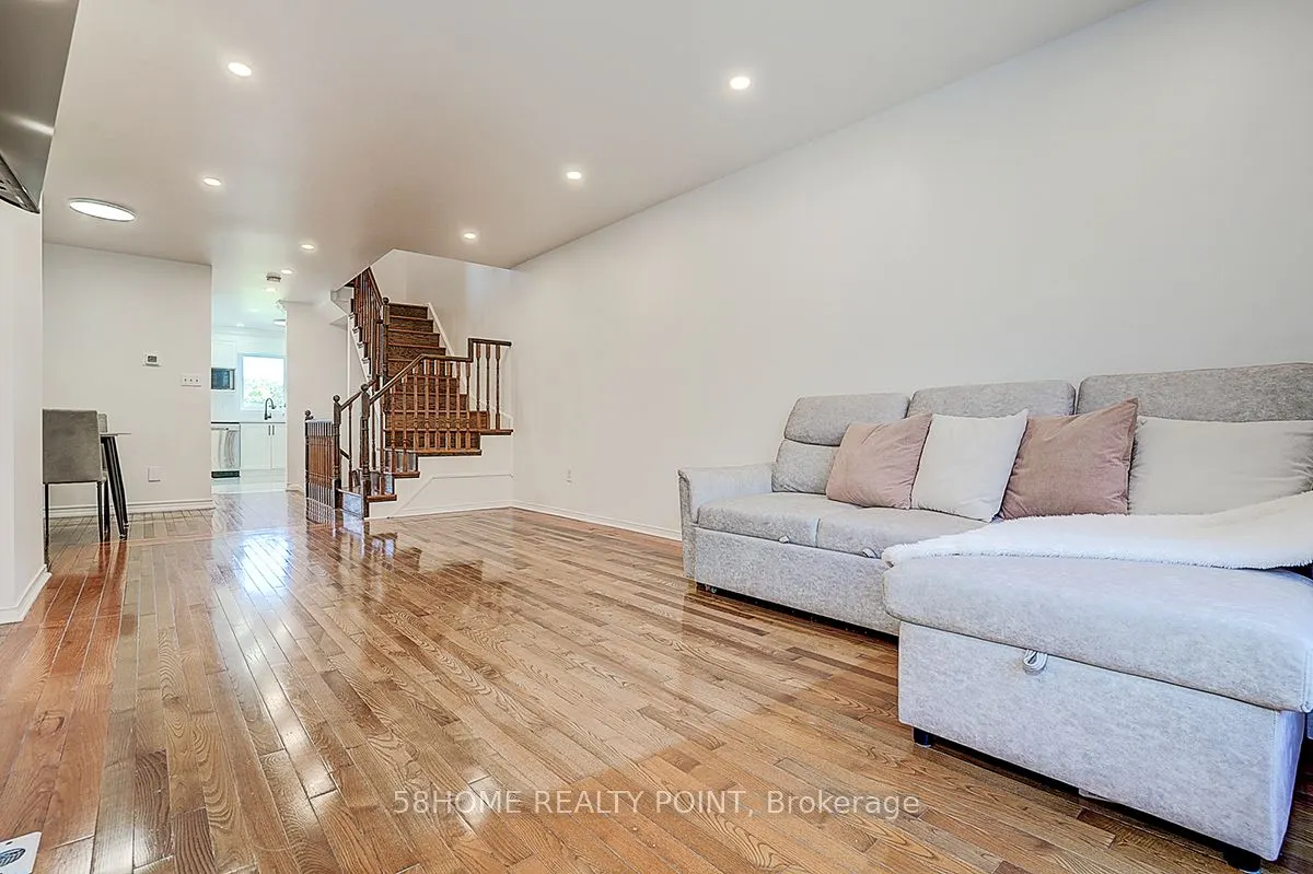 8D Leaside Park Drive