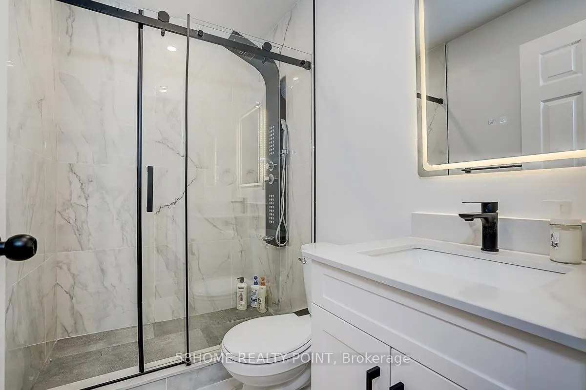8D Leaside Park Drive