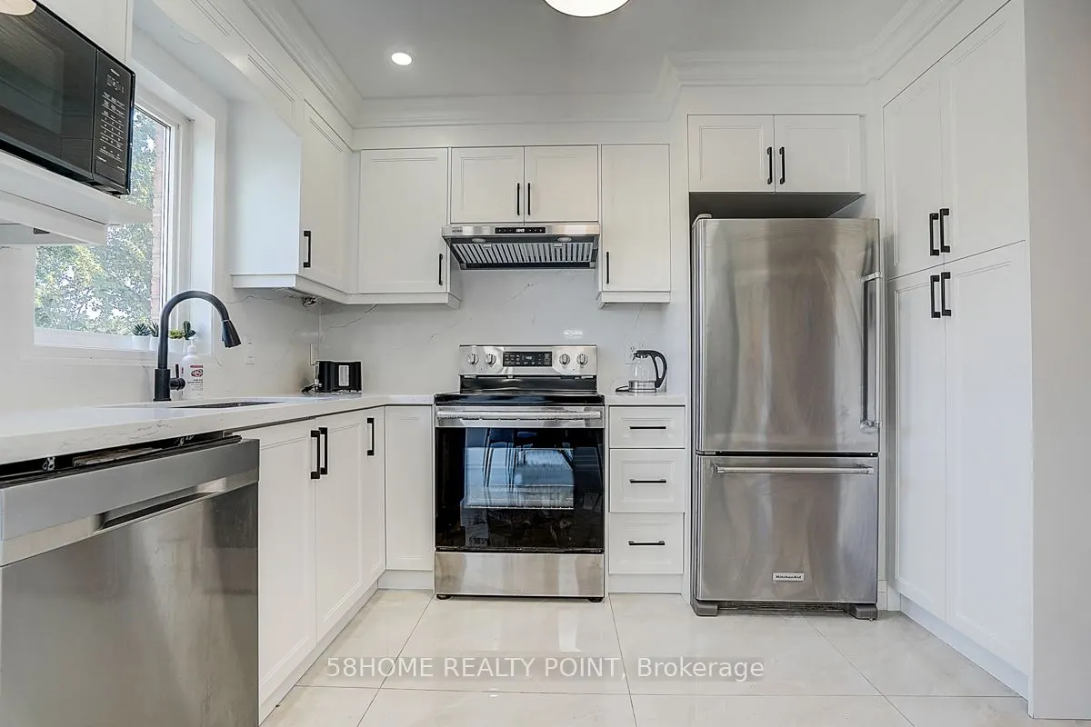 8D Leaside Park Drive