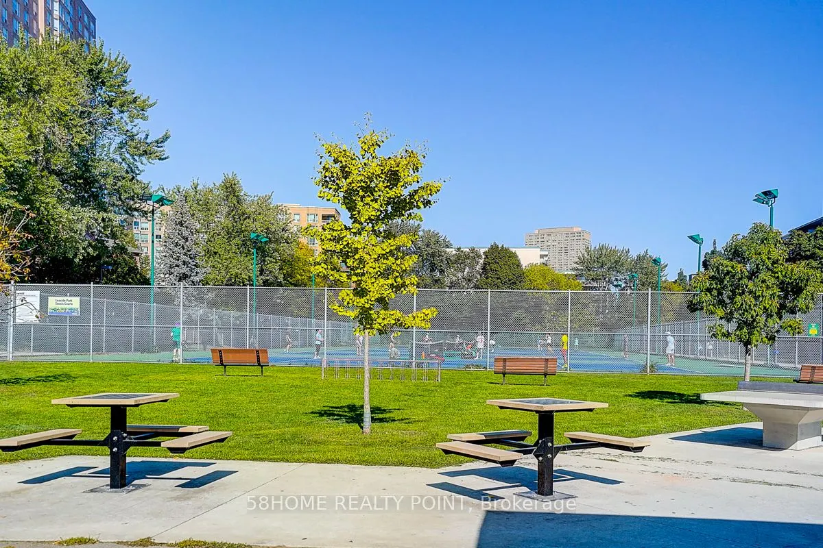 8D Leaside Park Drive