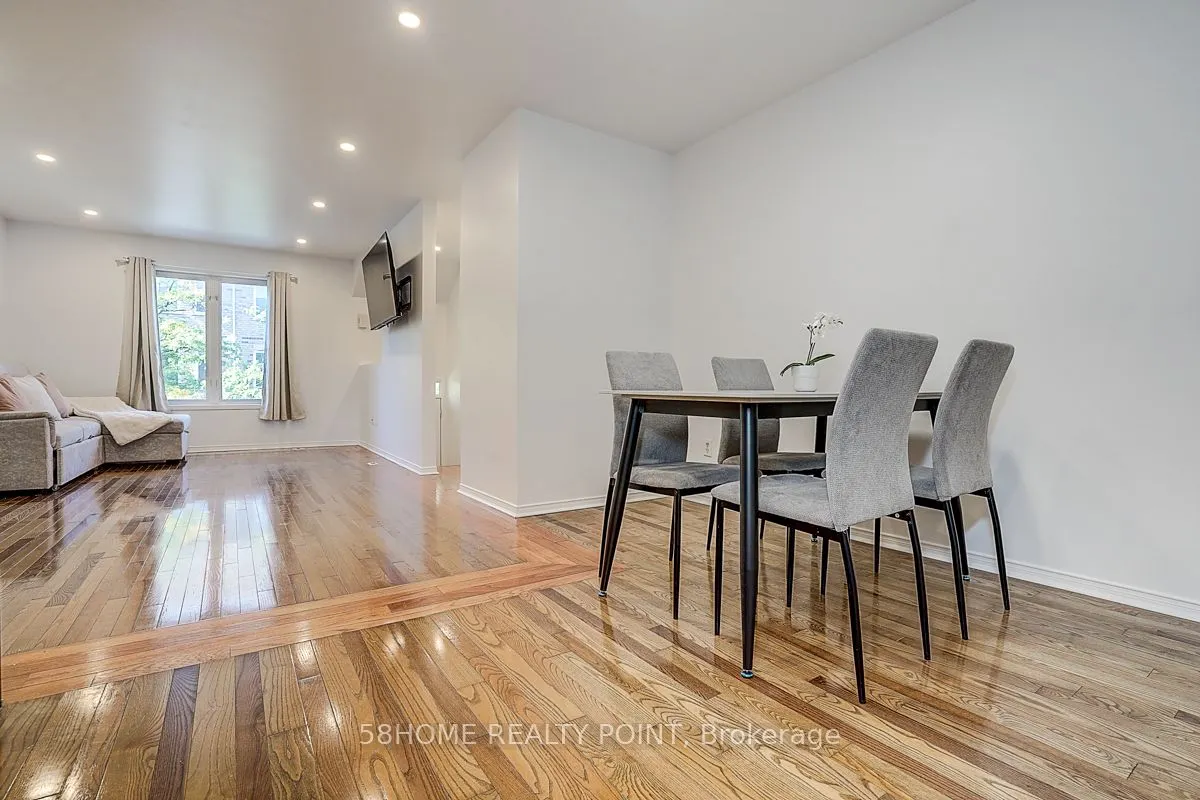8D Leaside Park Drive