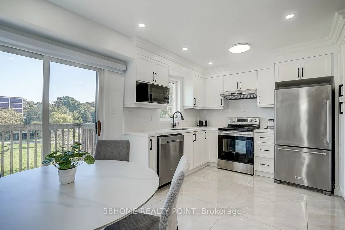 8D Leaside Park Drive