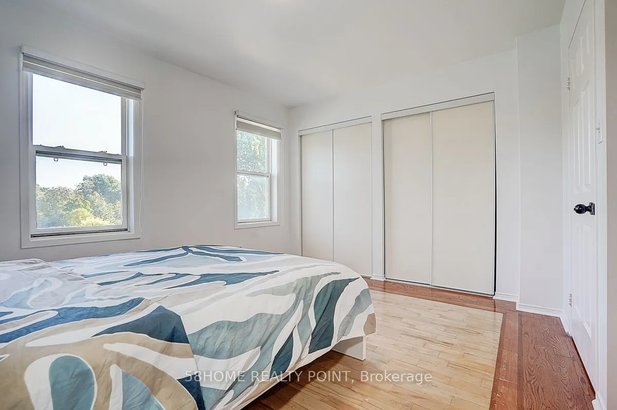8D Leaside Park Drive