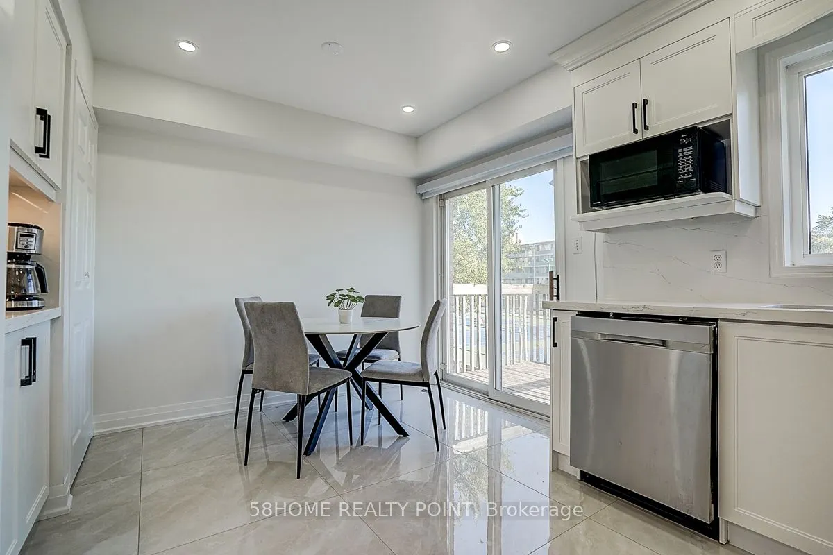 8D Leaside Park Drive