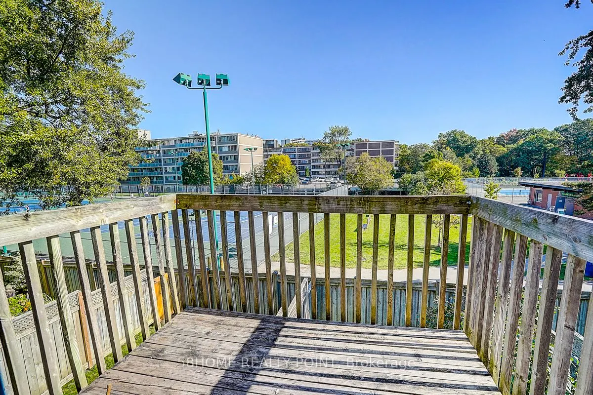 8D Leaside Park Drive