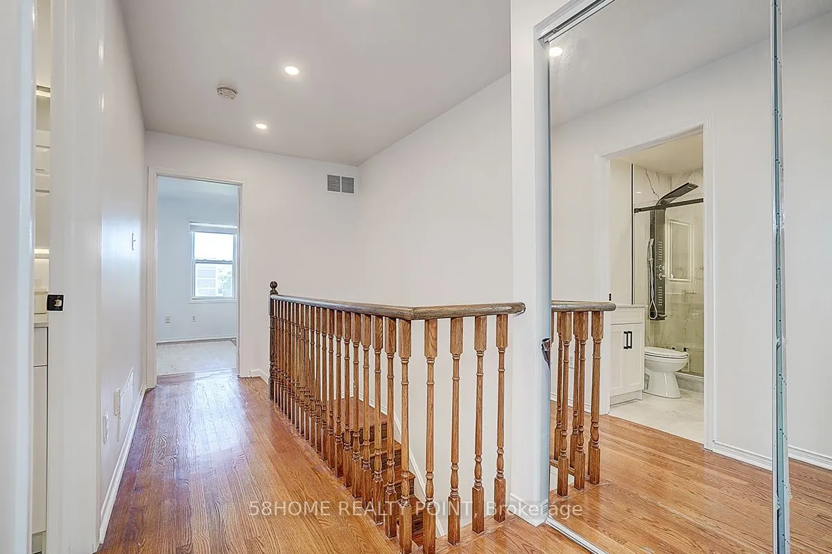 8D Leaside Park Drive