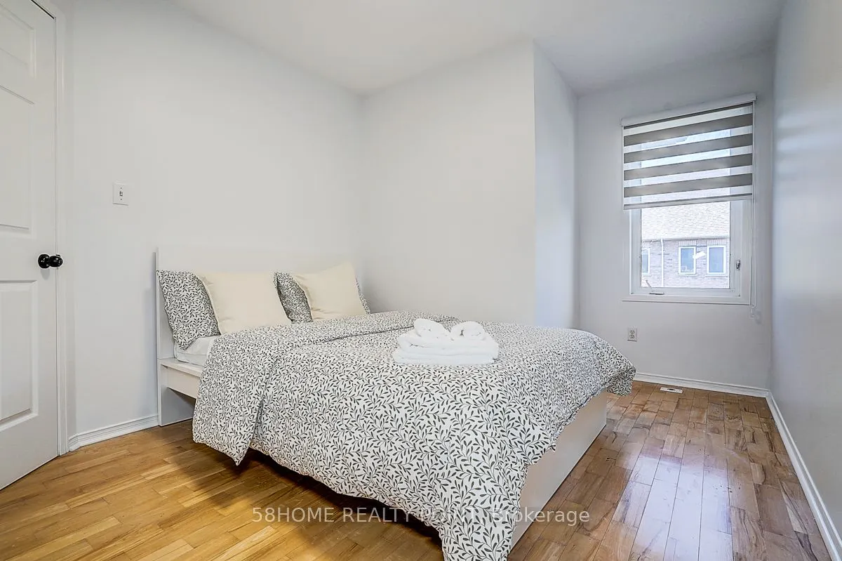 8D Leaside Park Drive