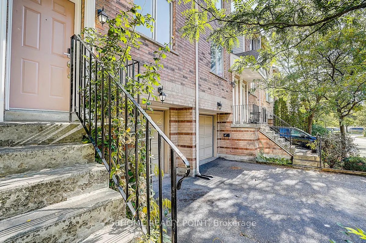 8D Leaside Park Drive
