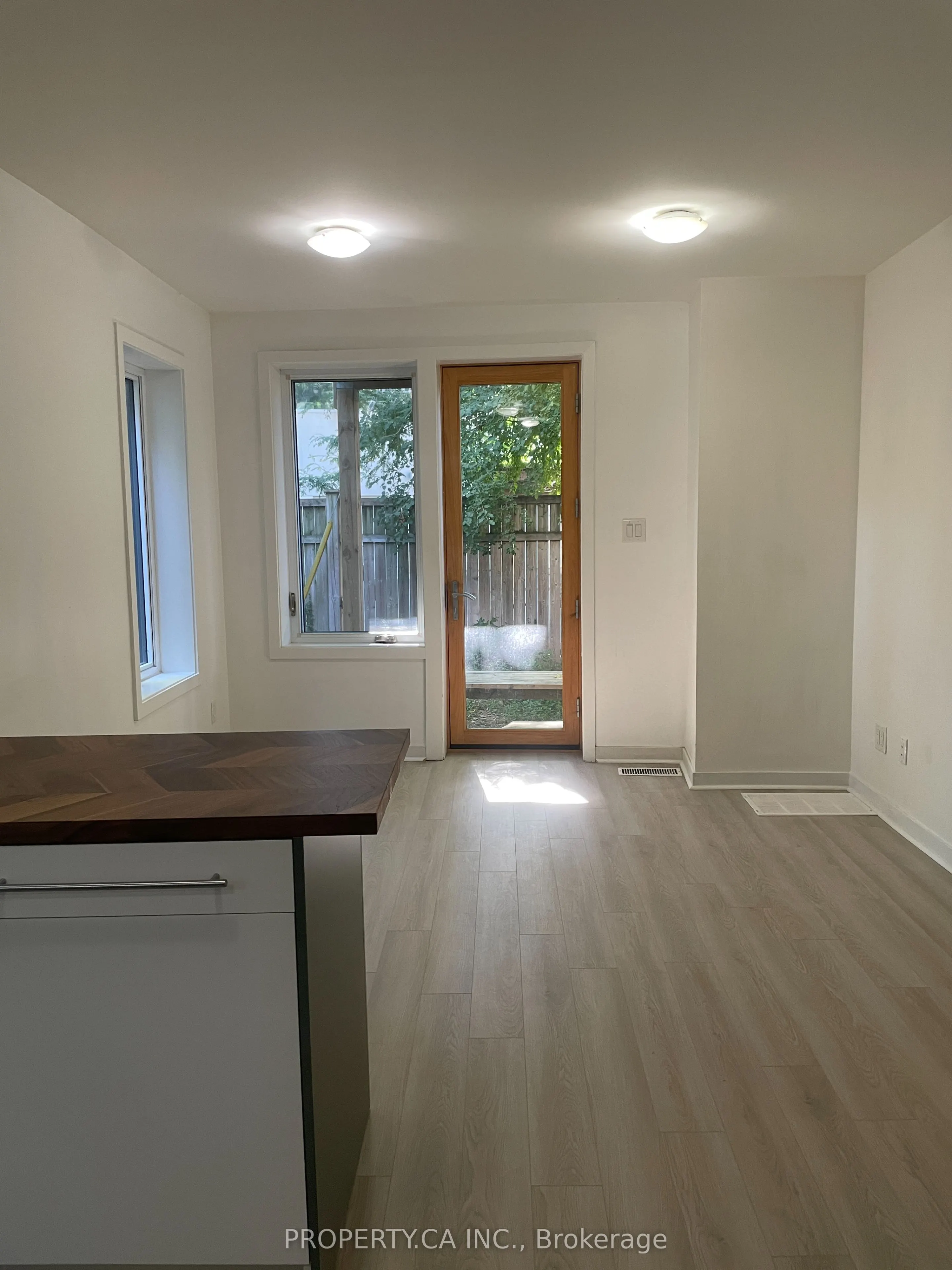 501 Queen Street E, #Main