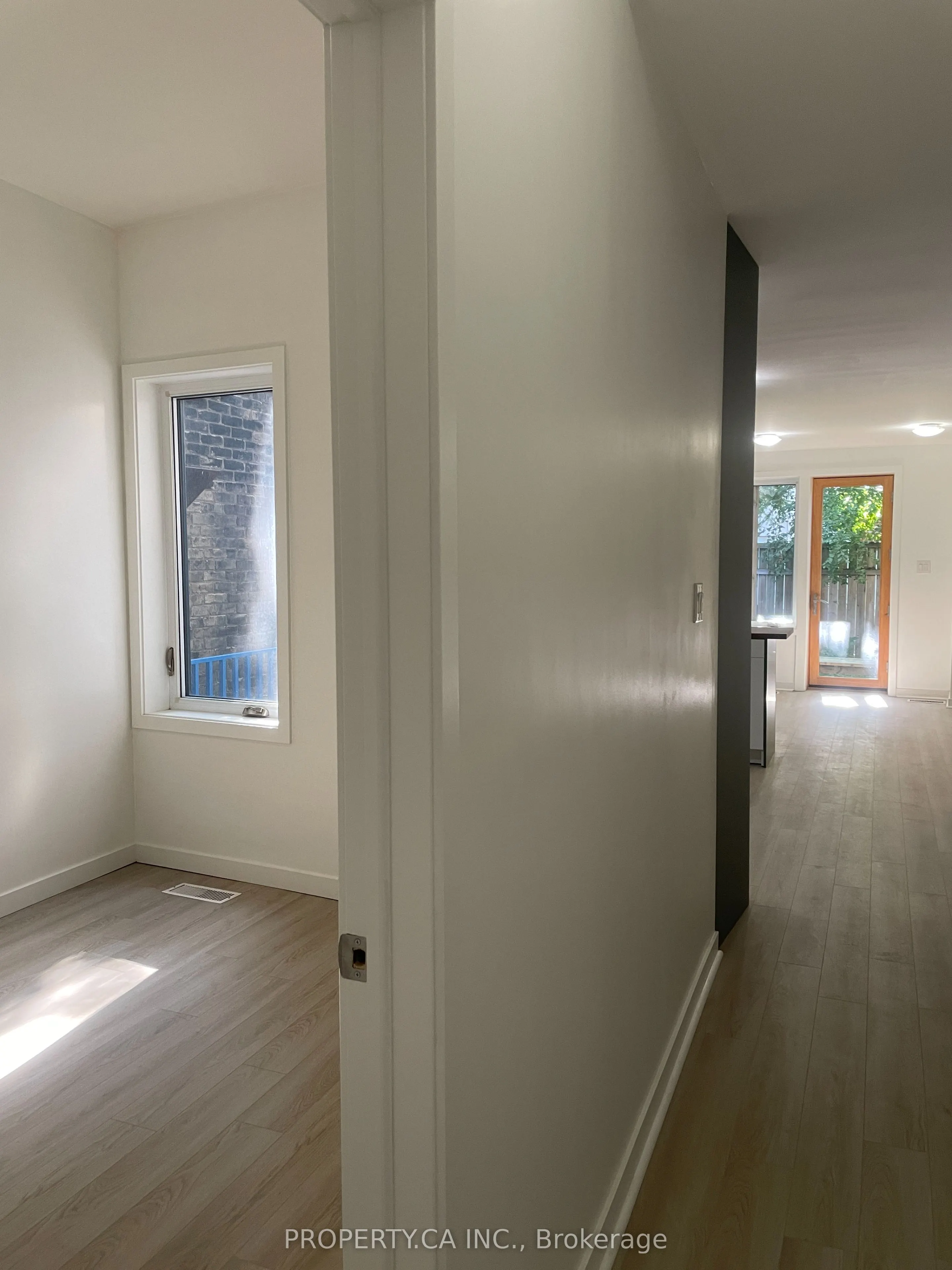 501 Queen Street E, #Main