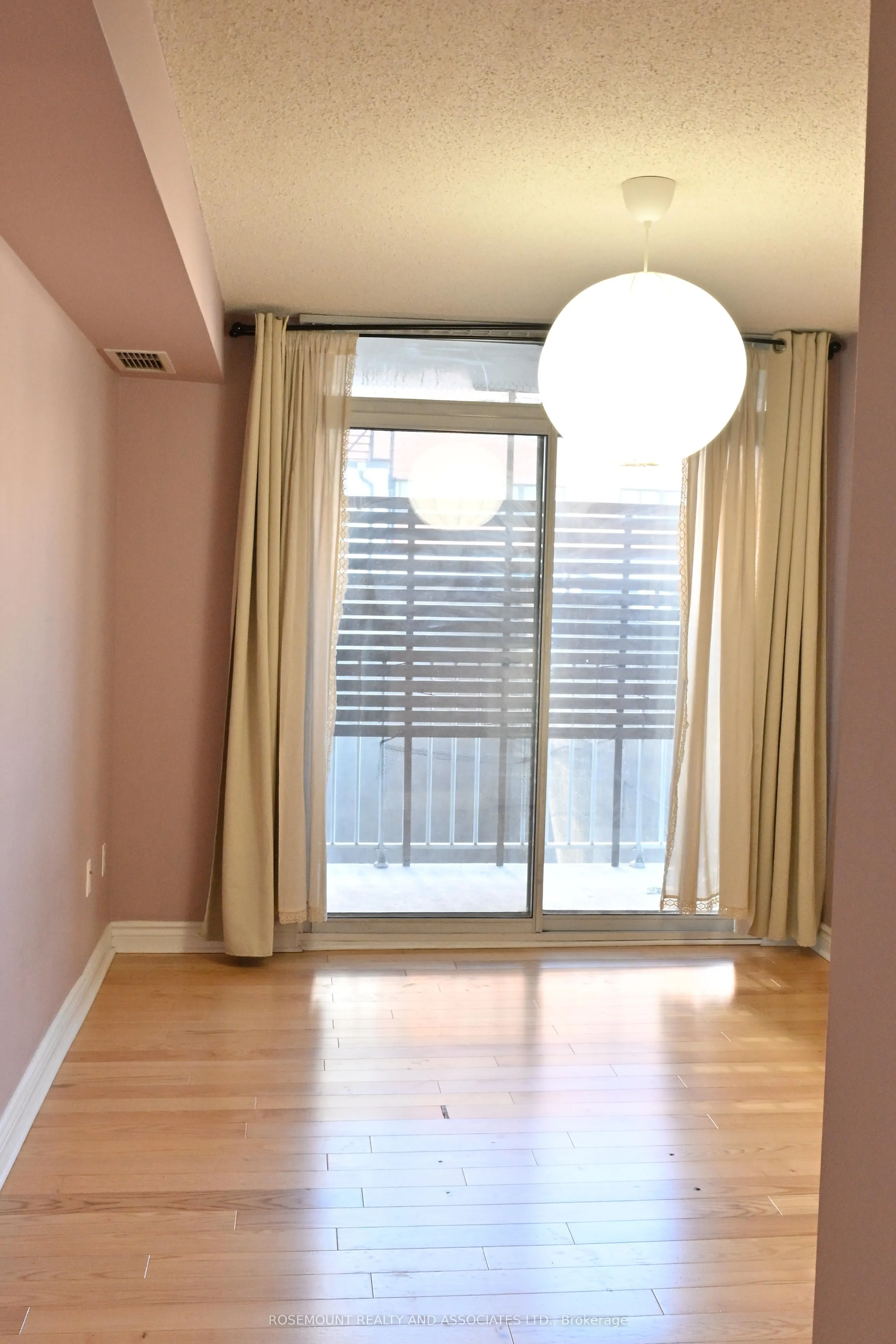 105 Victoria Street, #809