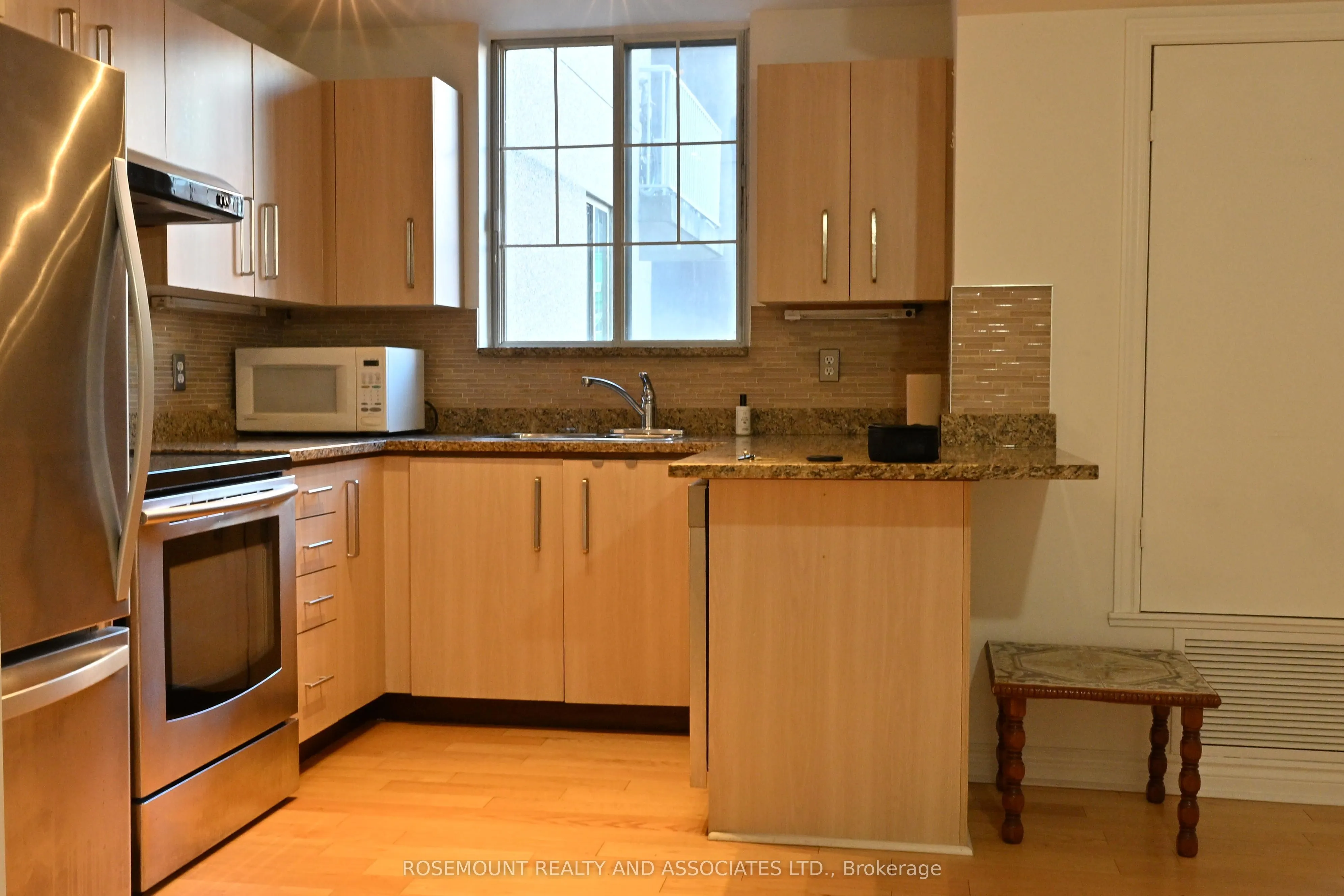 105 Victoria Street, #809