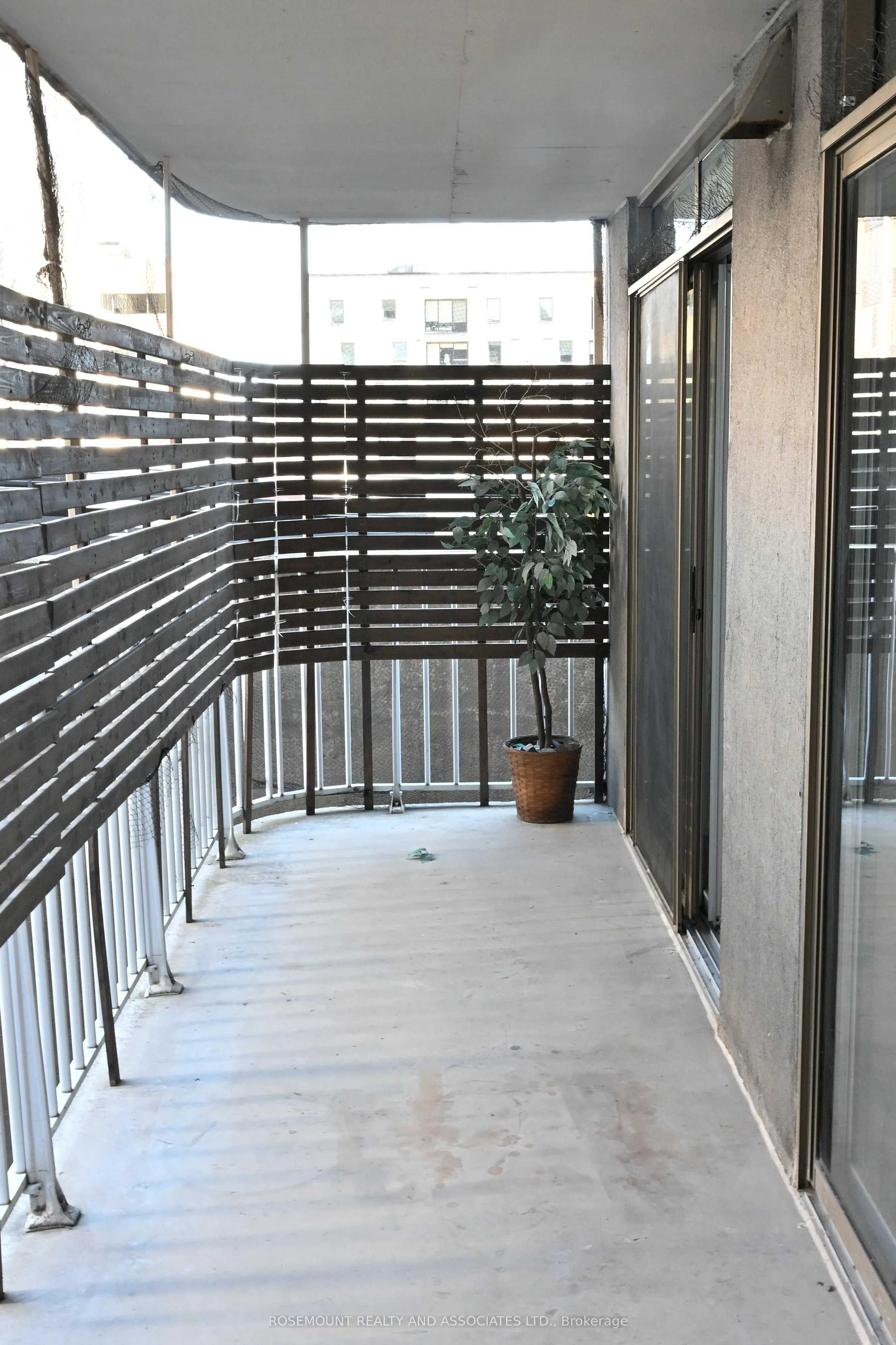 105 Victoria Street, #809