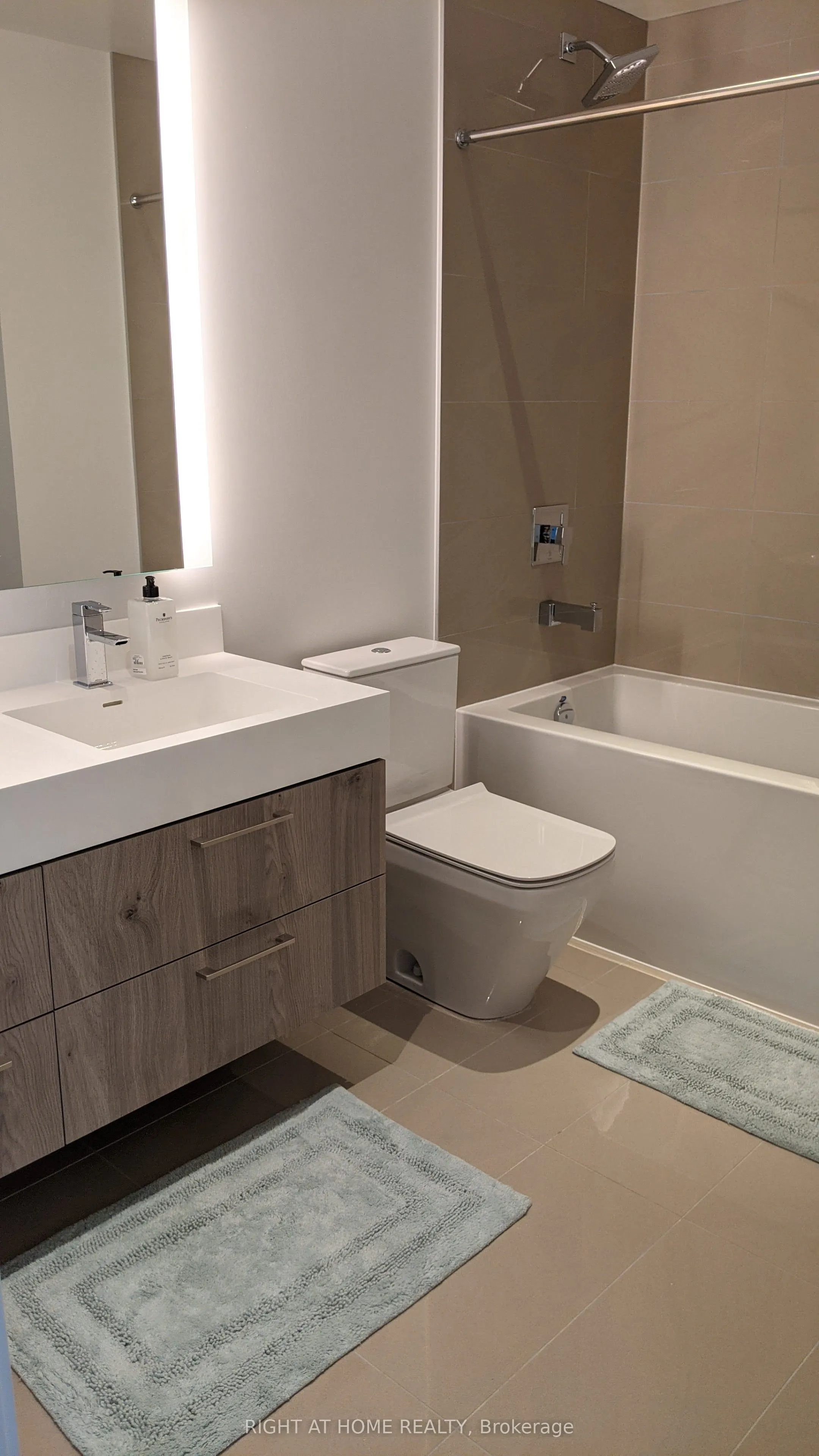 1 Yorkville Avenue, #1010