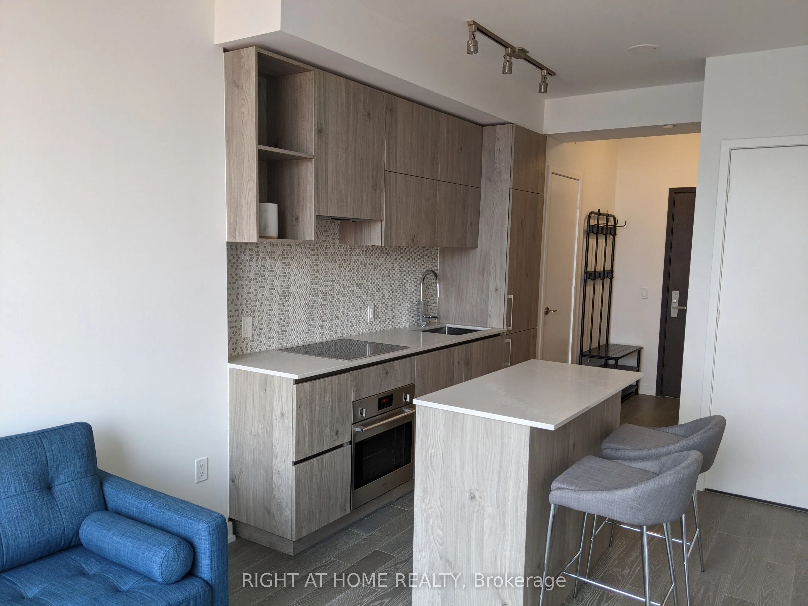 1 Yorkville Avenue, #1010