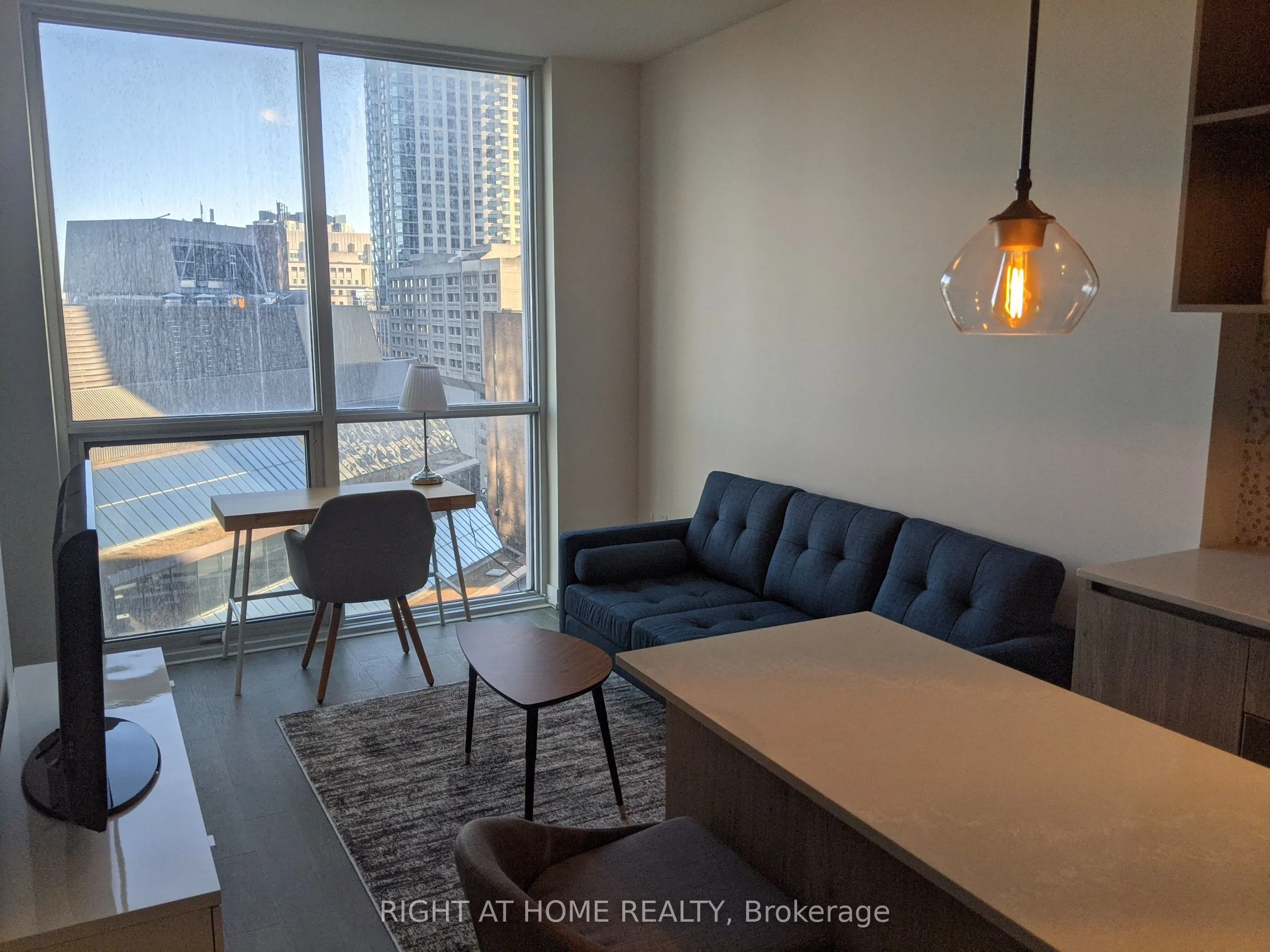1 Yorkville Avenue, #1010