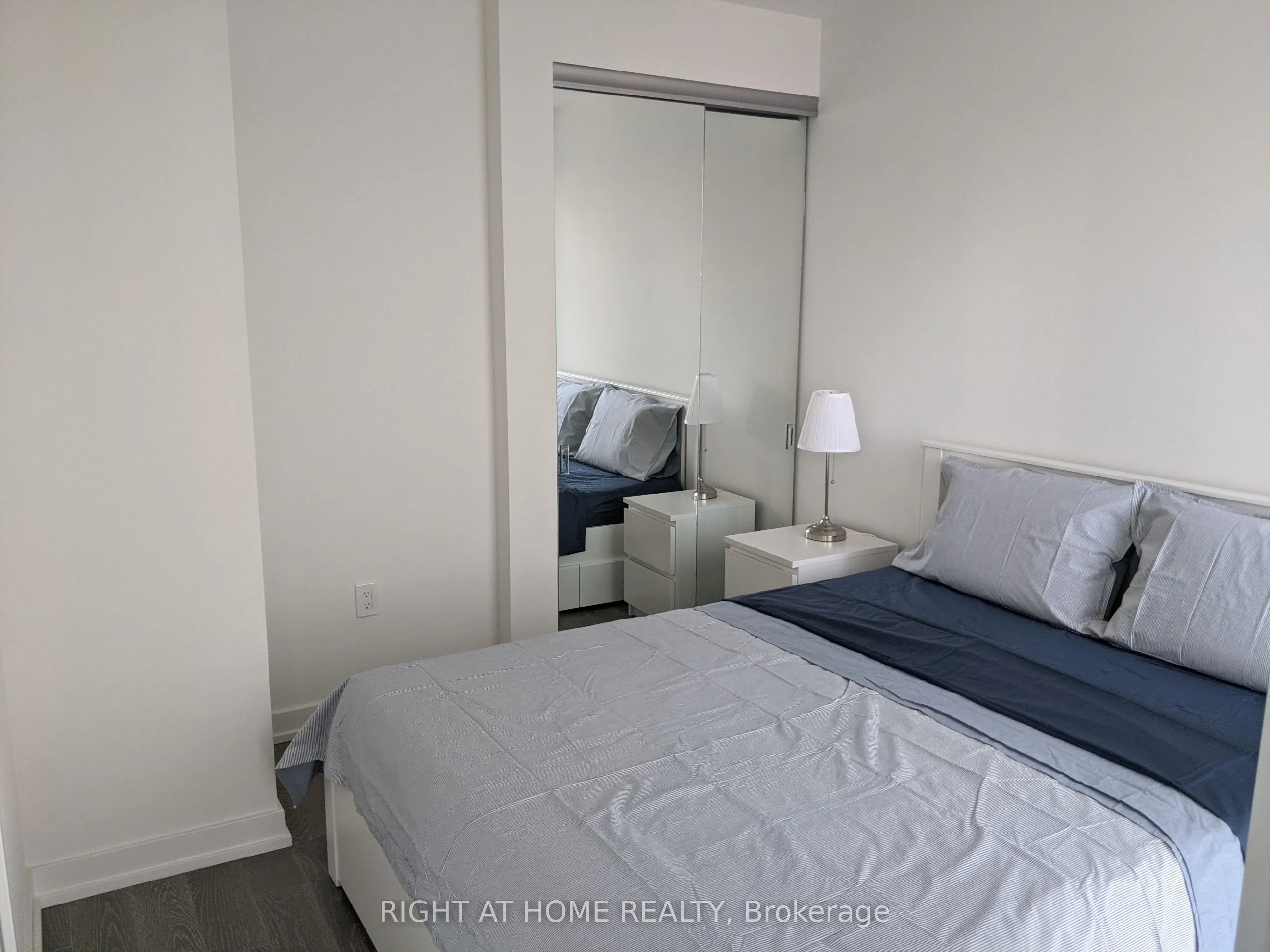 1 Yorkville Avenue, #1010