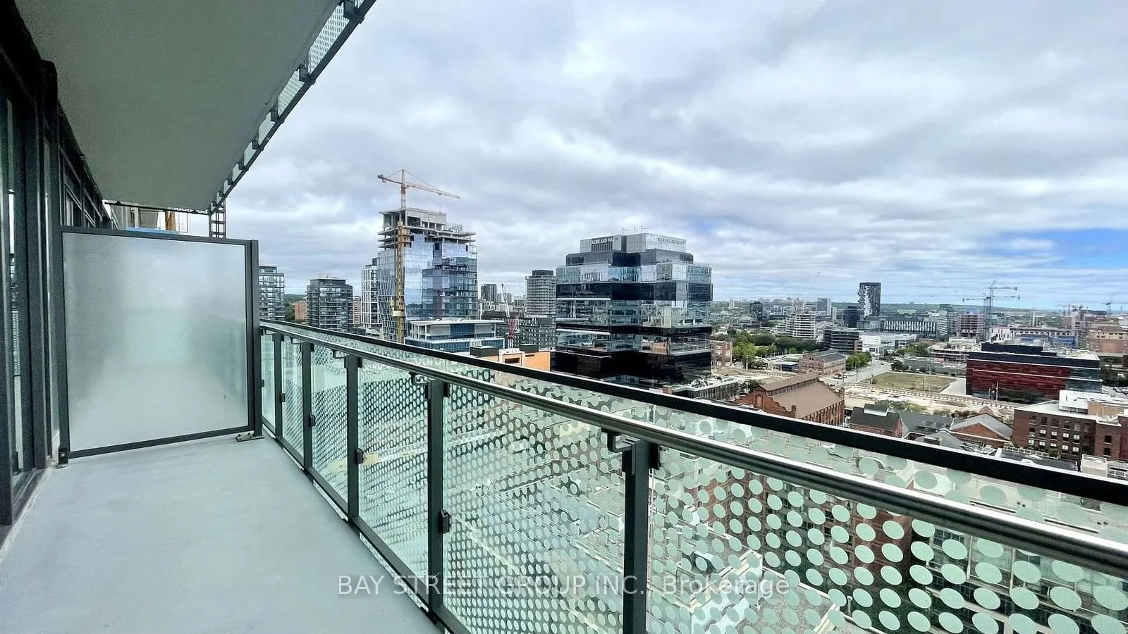 60 Princess Street, #1715 SE