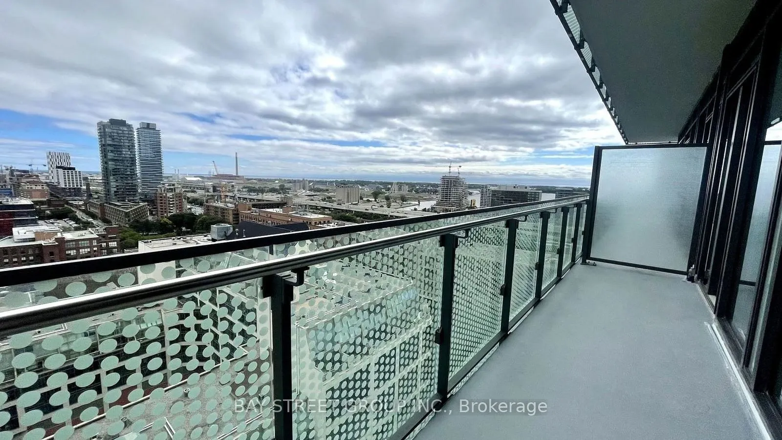 60 Princess Street, #1715 SE