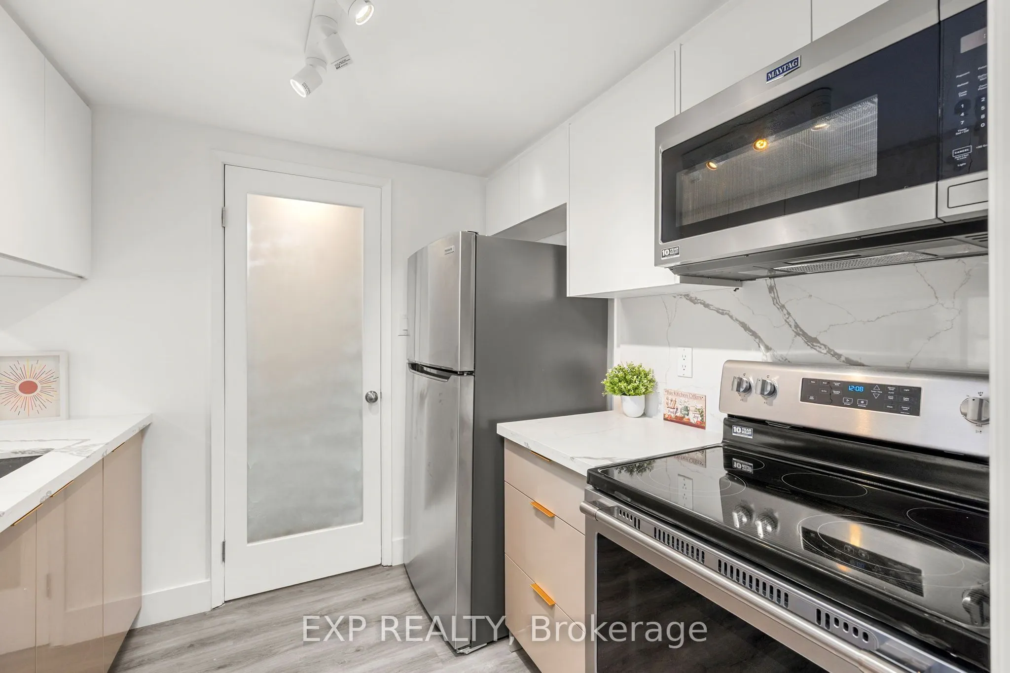 711 Bay Street, #817