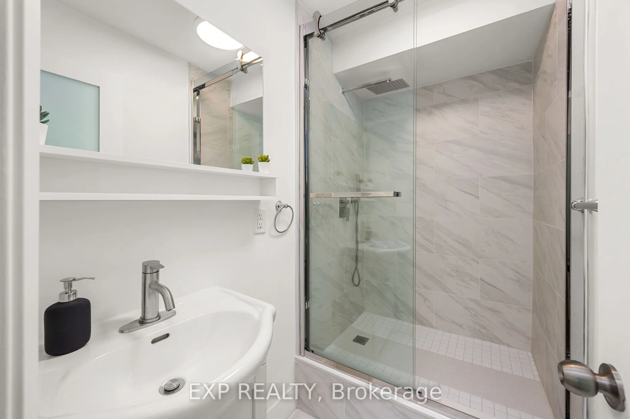 711 Bay Street, #817