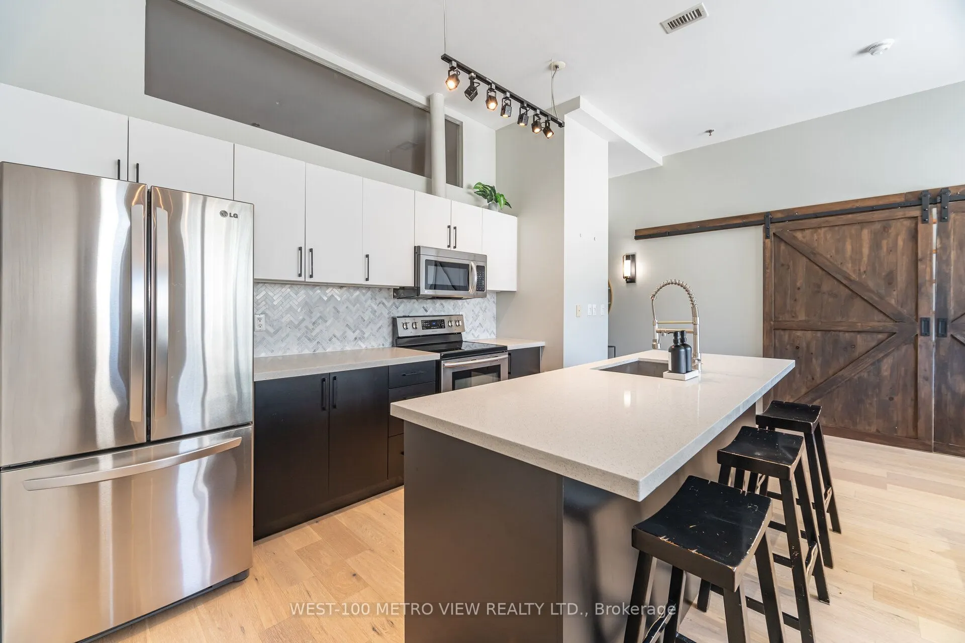 700 King Street W, #710