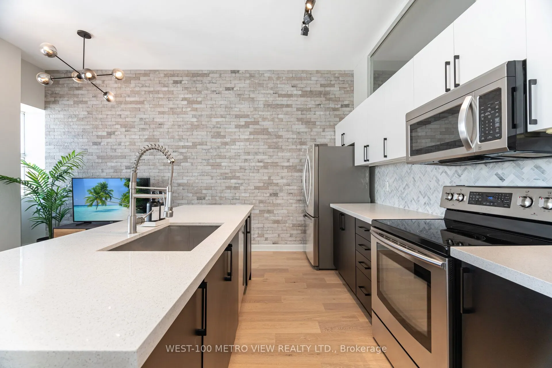 700 King Street W, #710