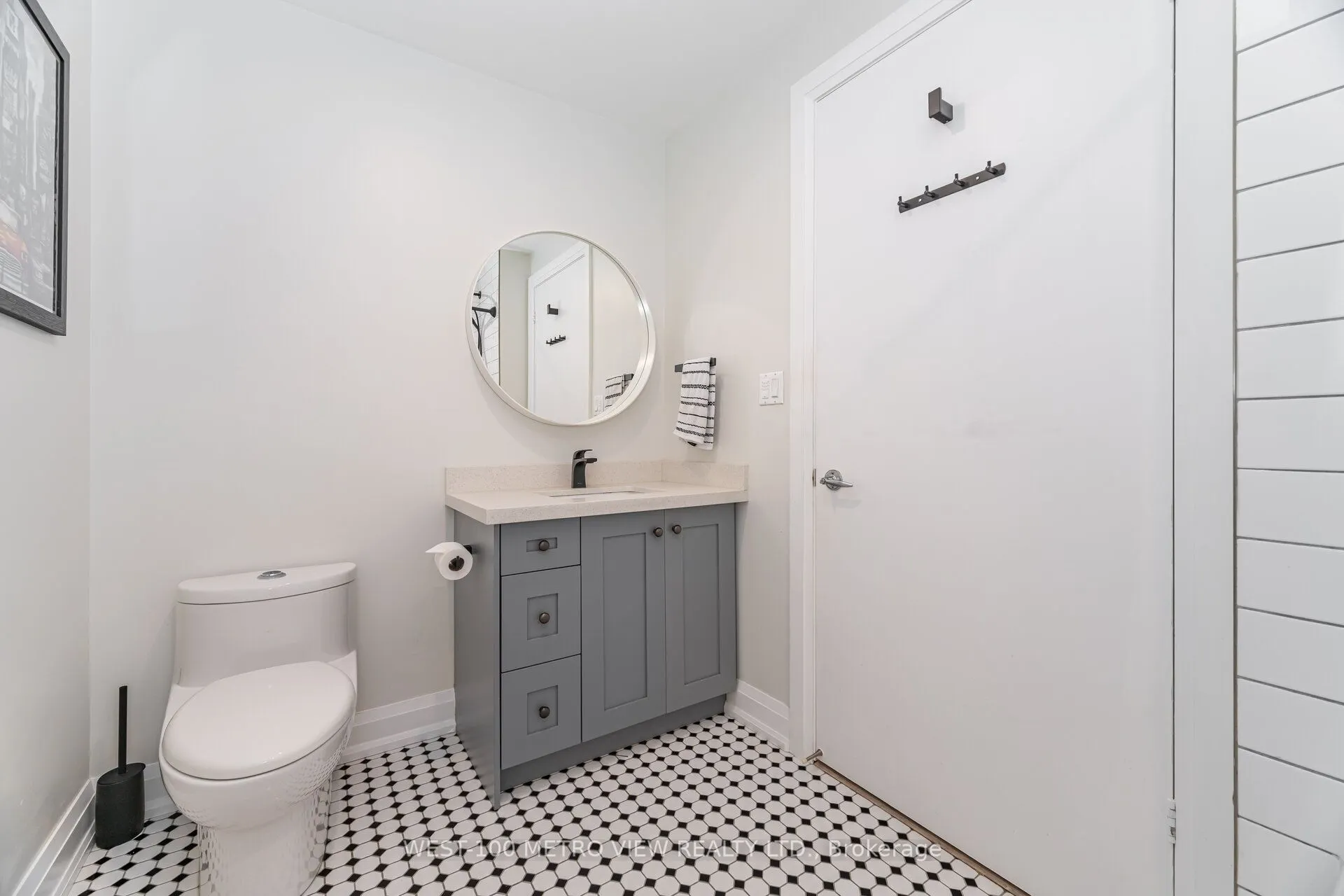 700 King Street W, #710