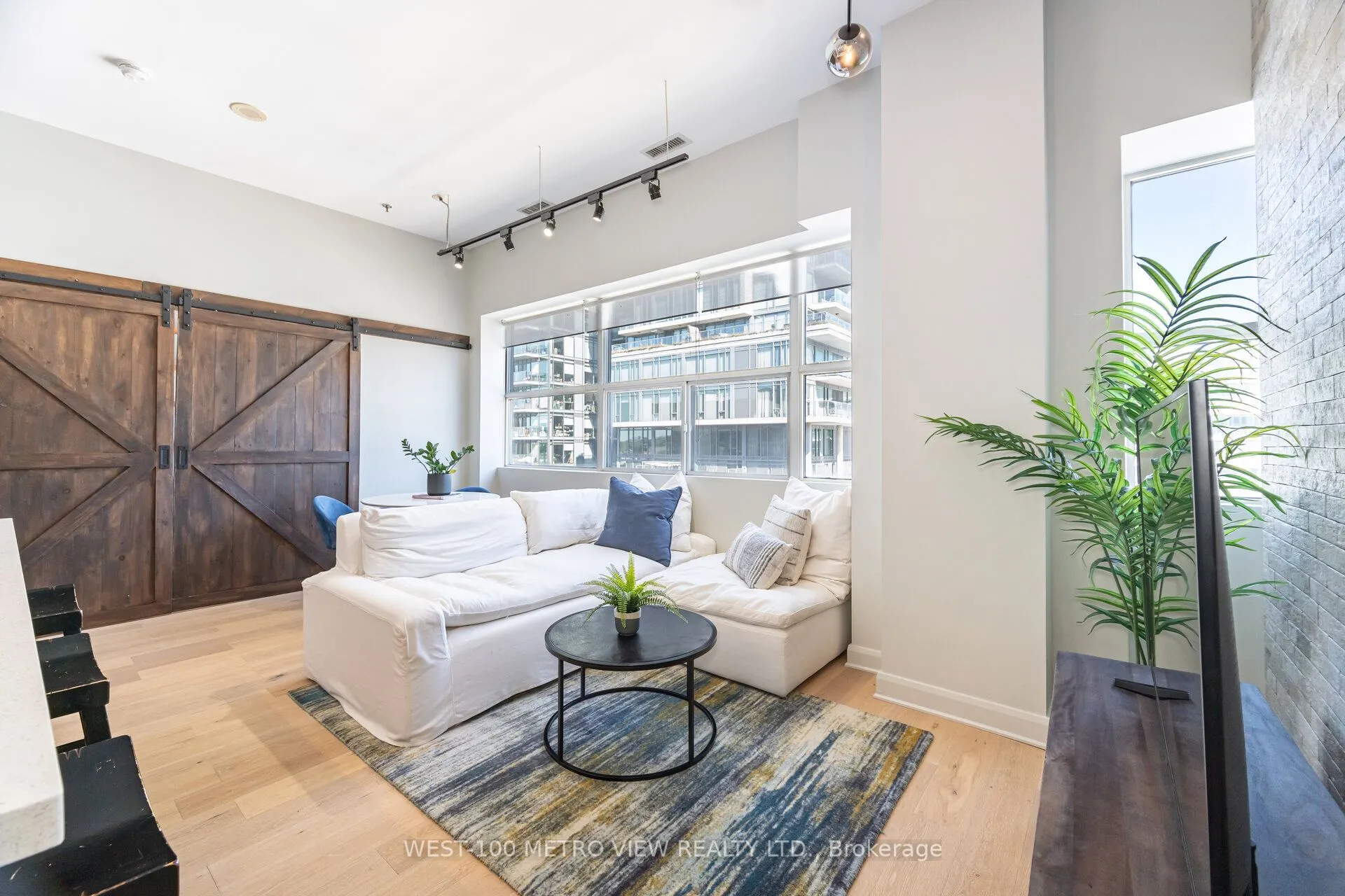 700 King Street W, #710