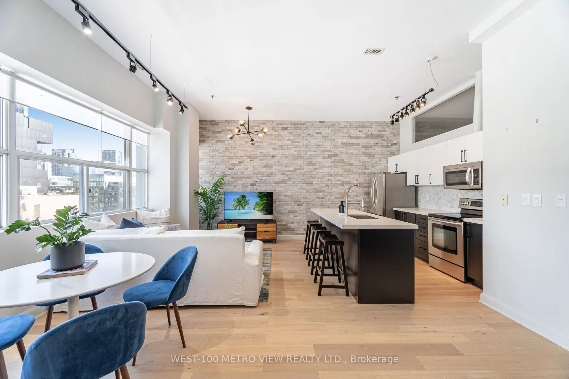 700 King Street W, #710
