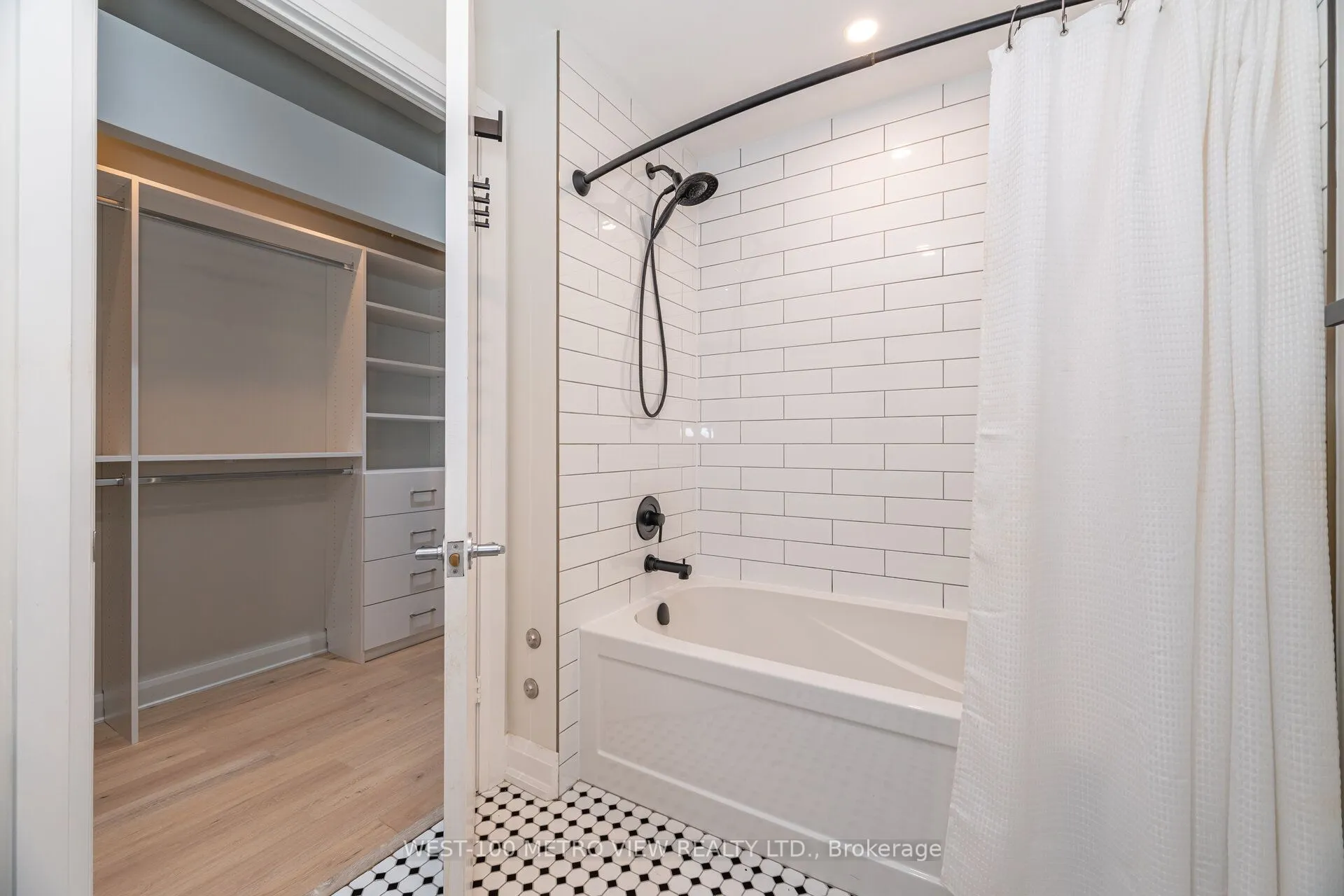 700 King Street W, #710