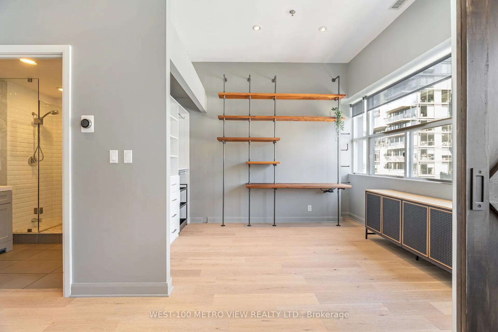 700 King Street W, #710