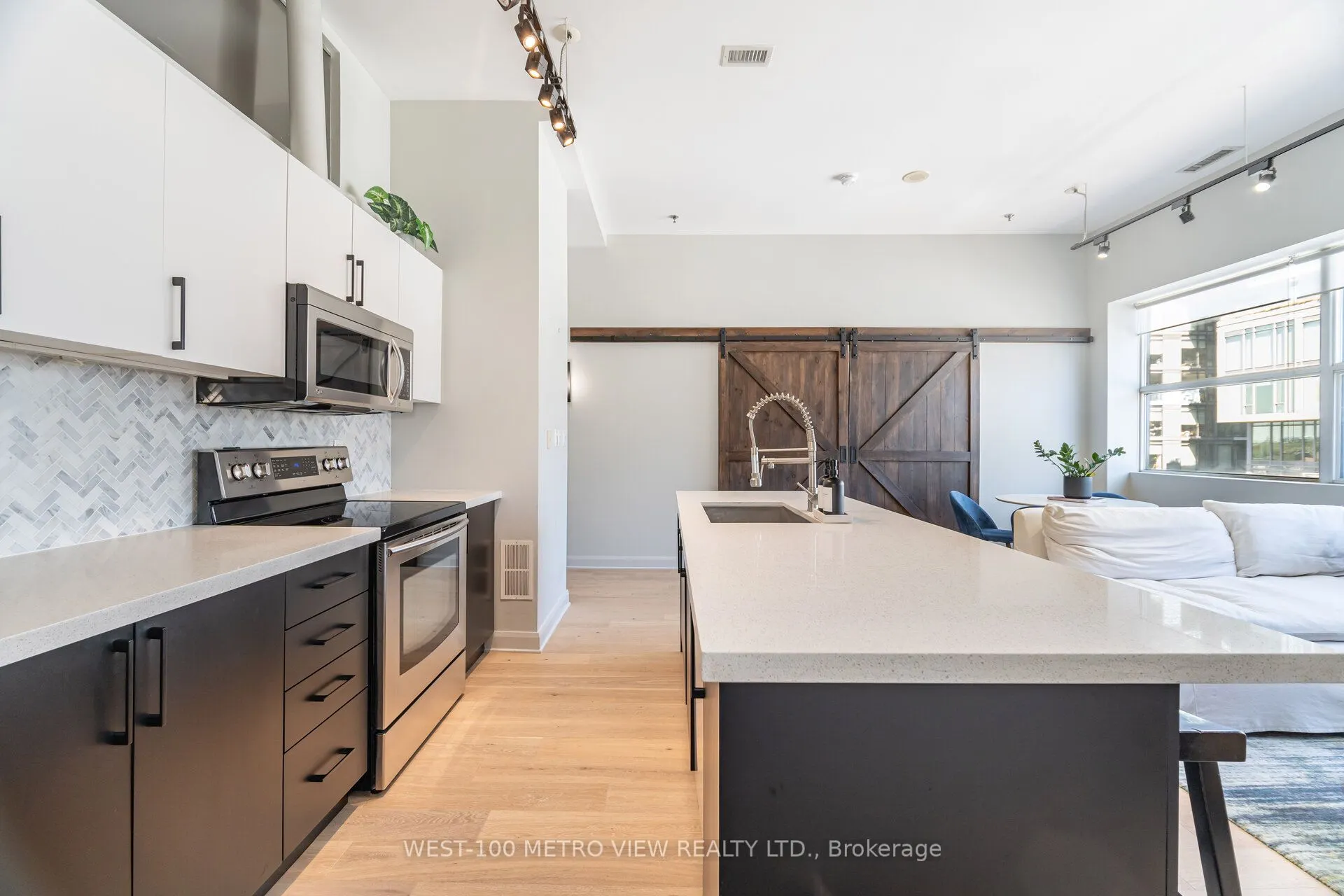 700 King Street W, #710