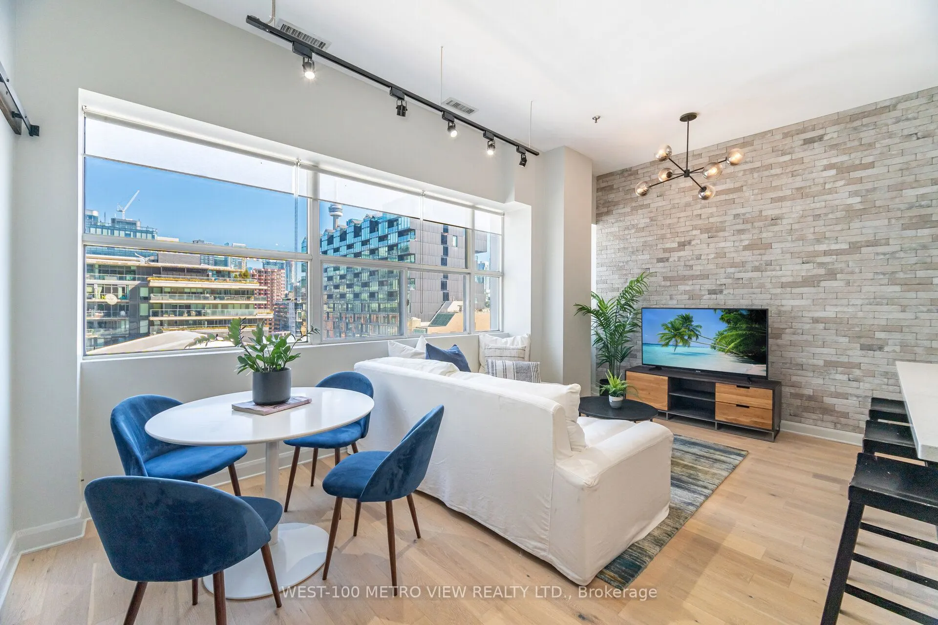 700 King Street W, #710
