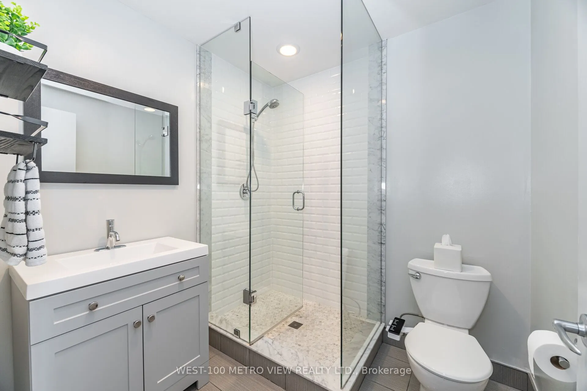 700 King Street W, #710