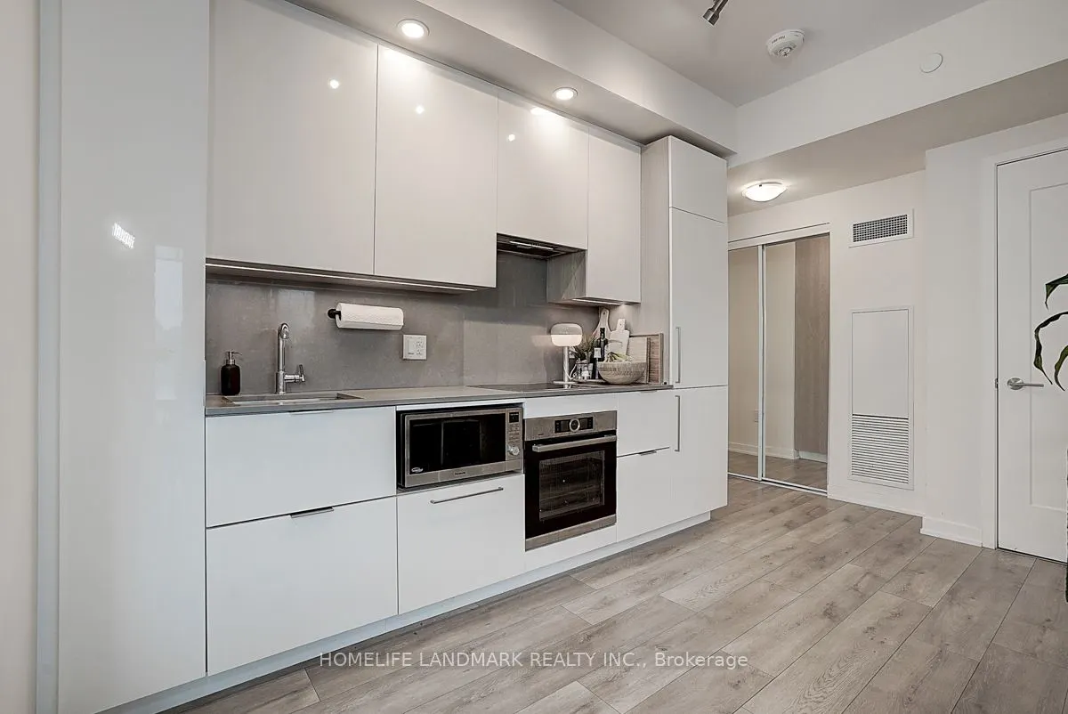 28 Freeland Street, #2707