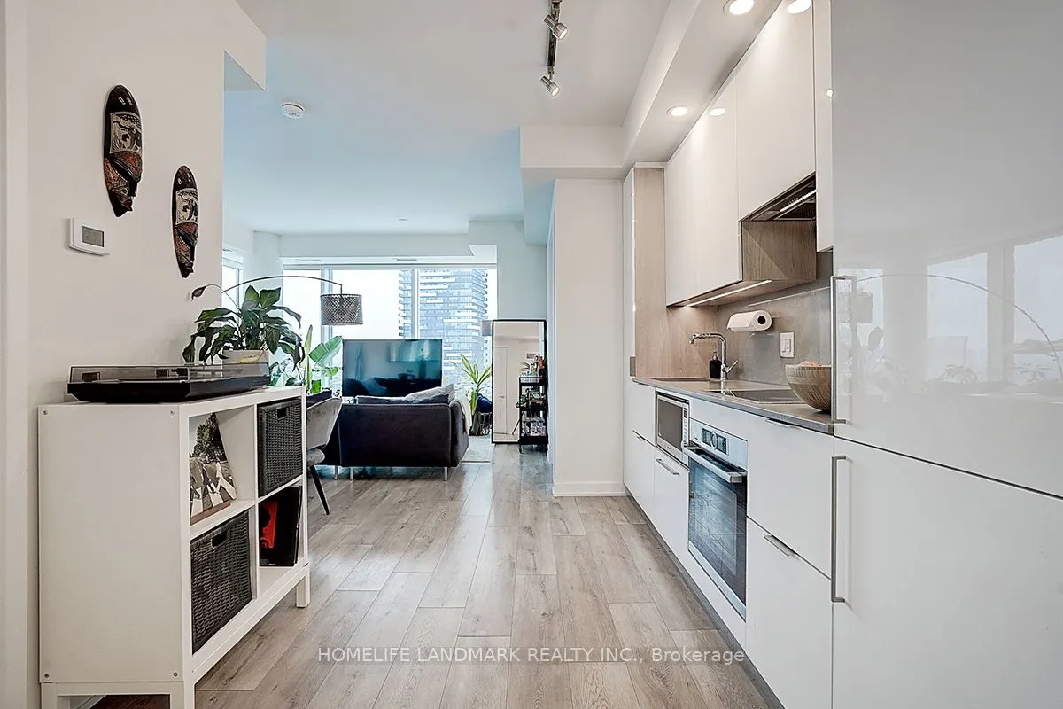 28 Freeland Street, #2707