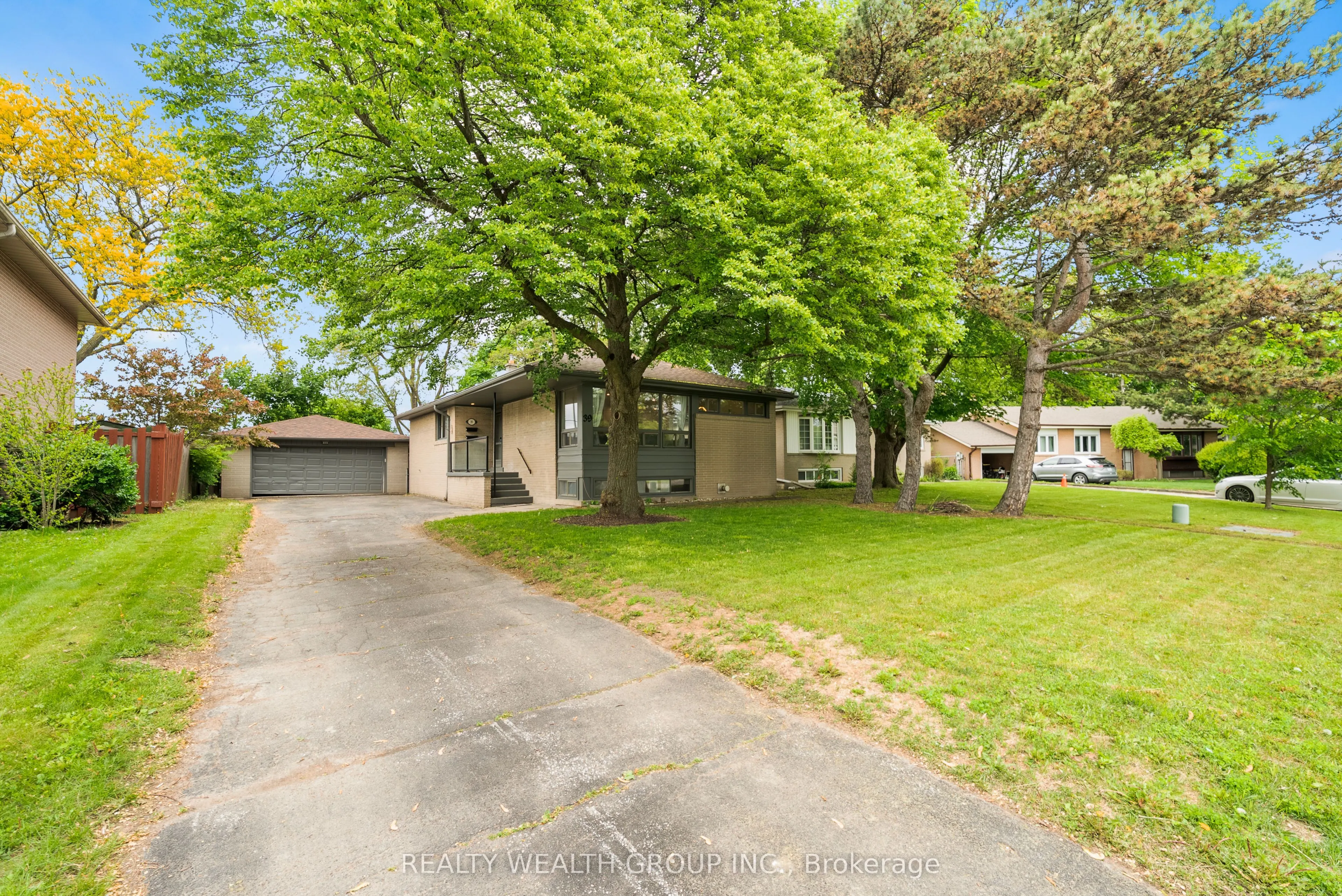 39 Treadgold Crescent