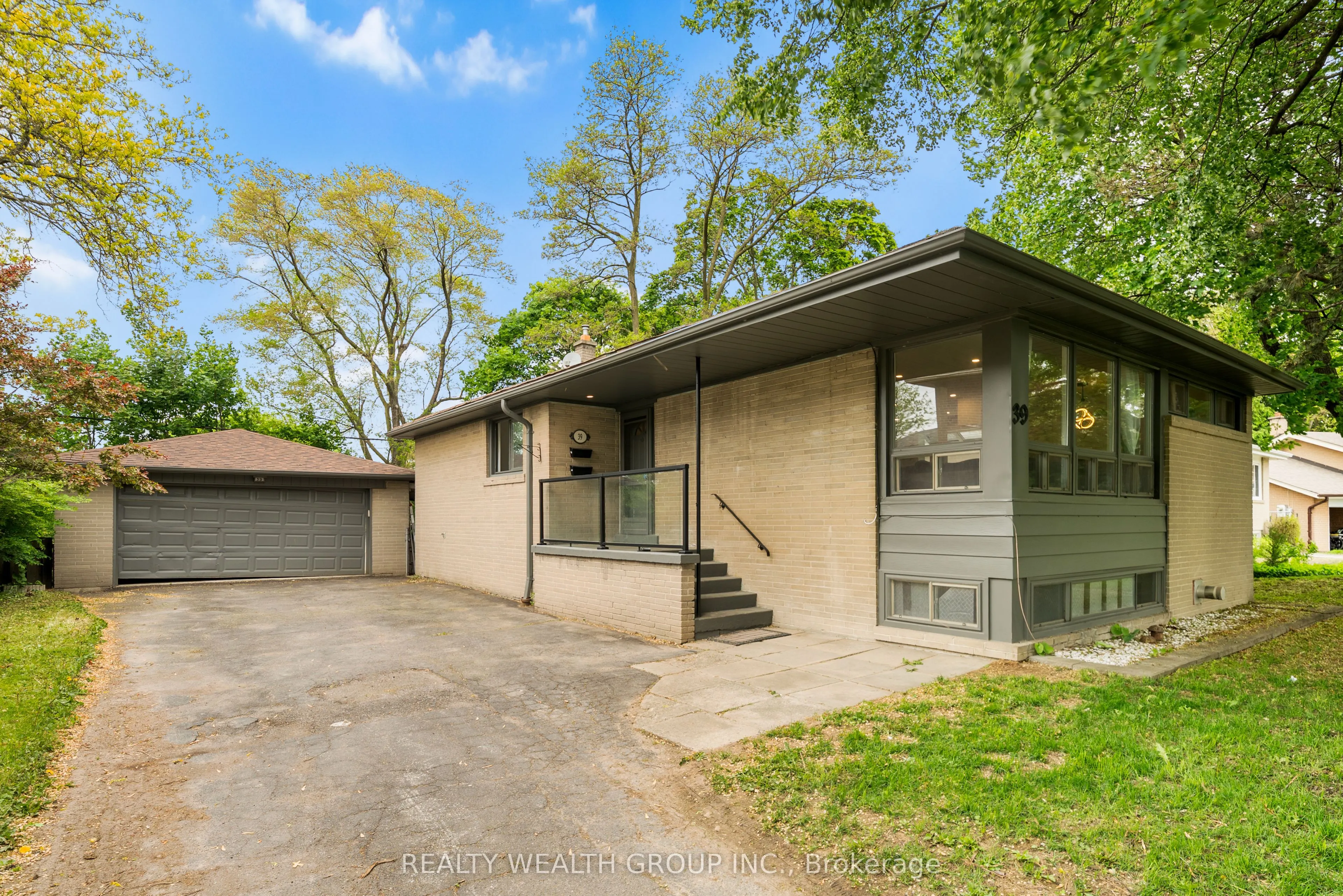 39 Treadgold Crescent