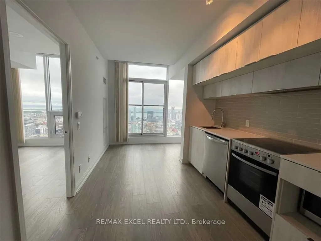 181 Dundas Street E, #Ph7
