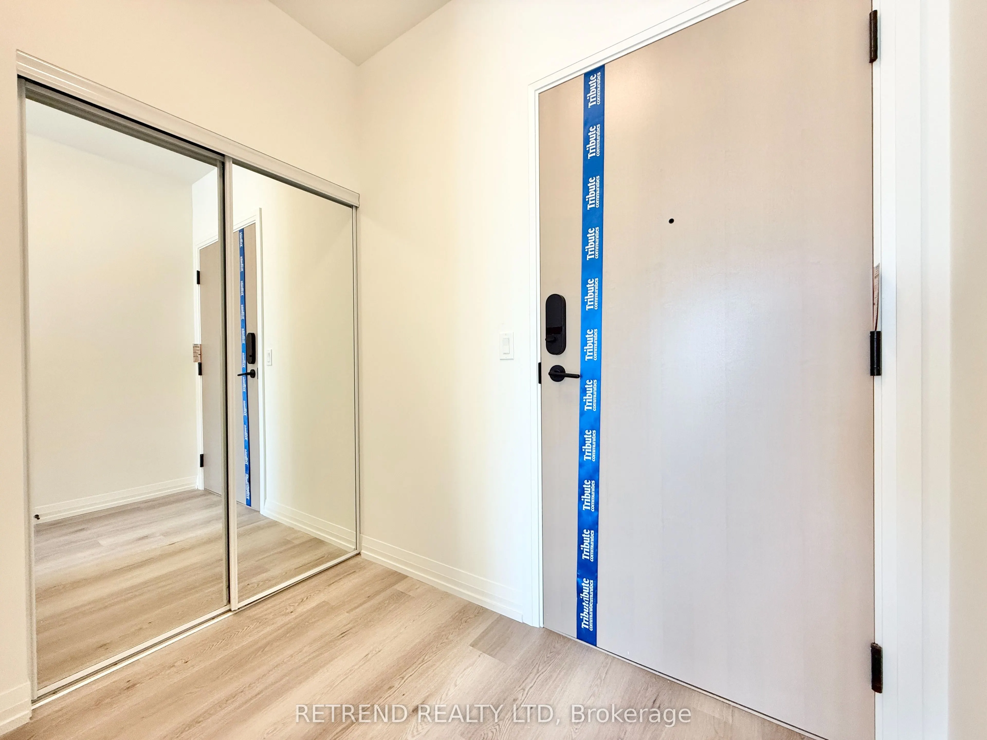 280 Dundas Street W, #1806
