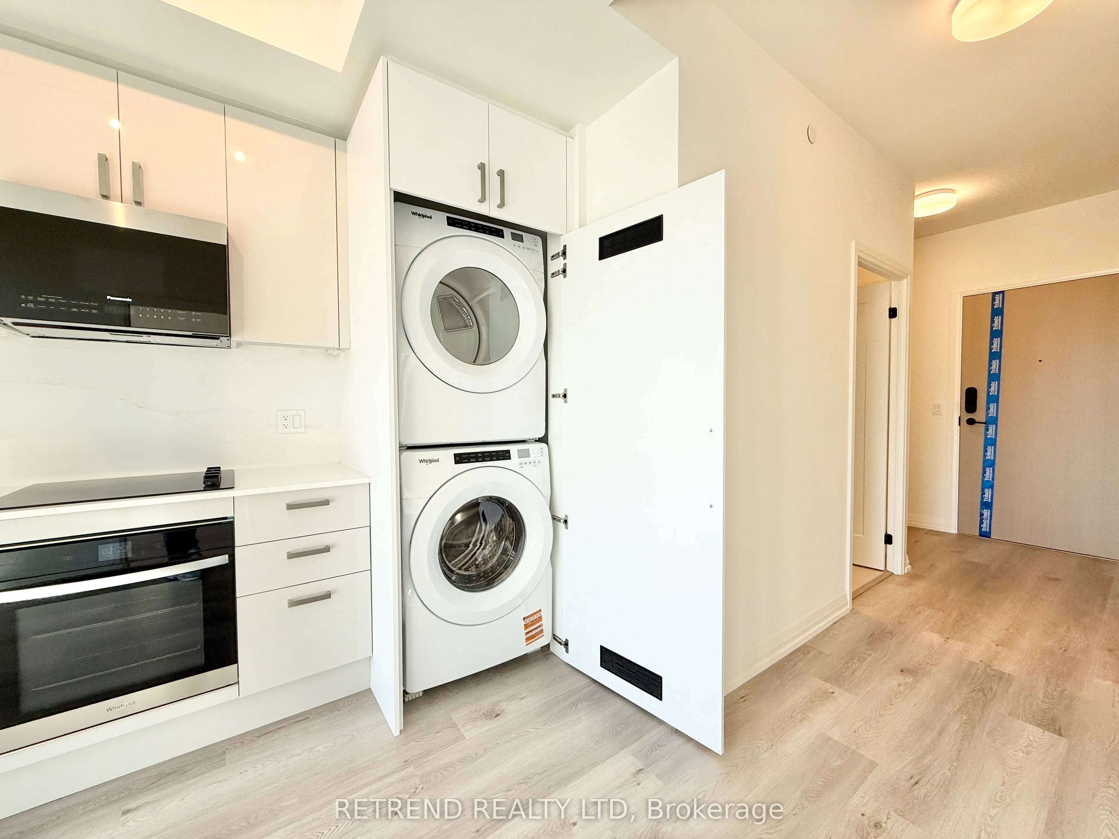 280 Dundas Street W, #1806