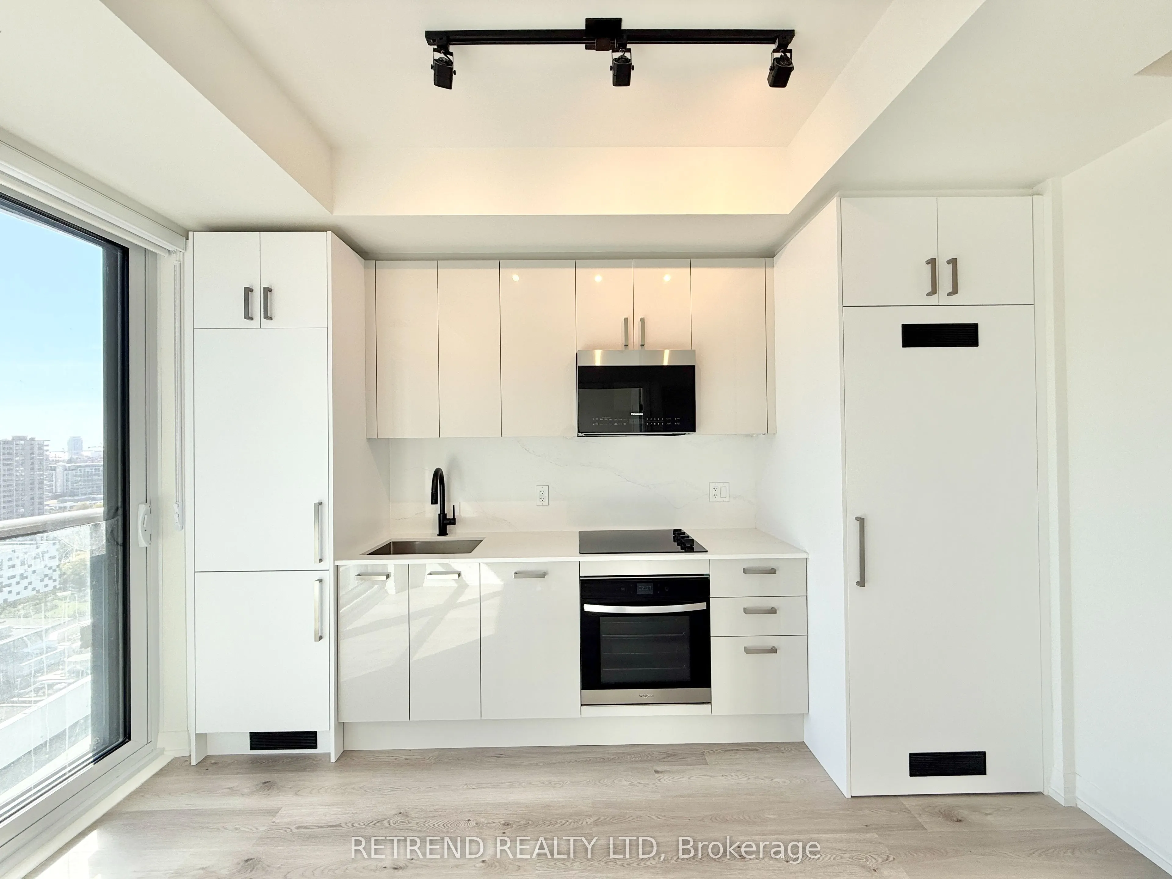 280 Dundas Street W, #1806