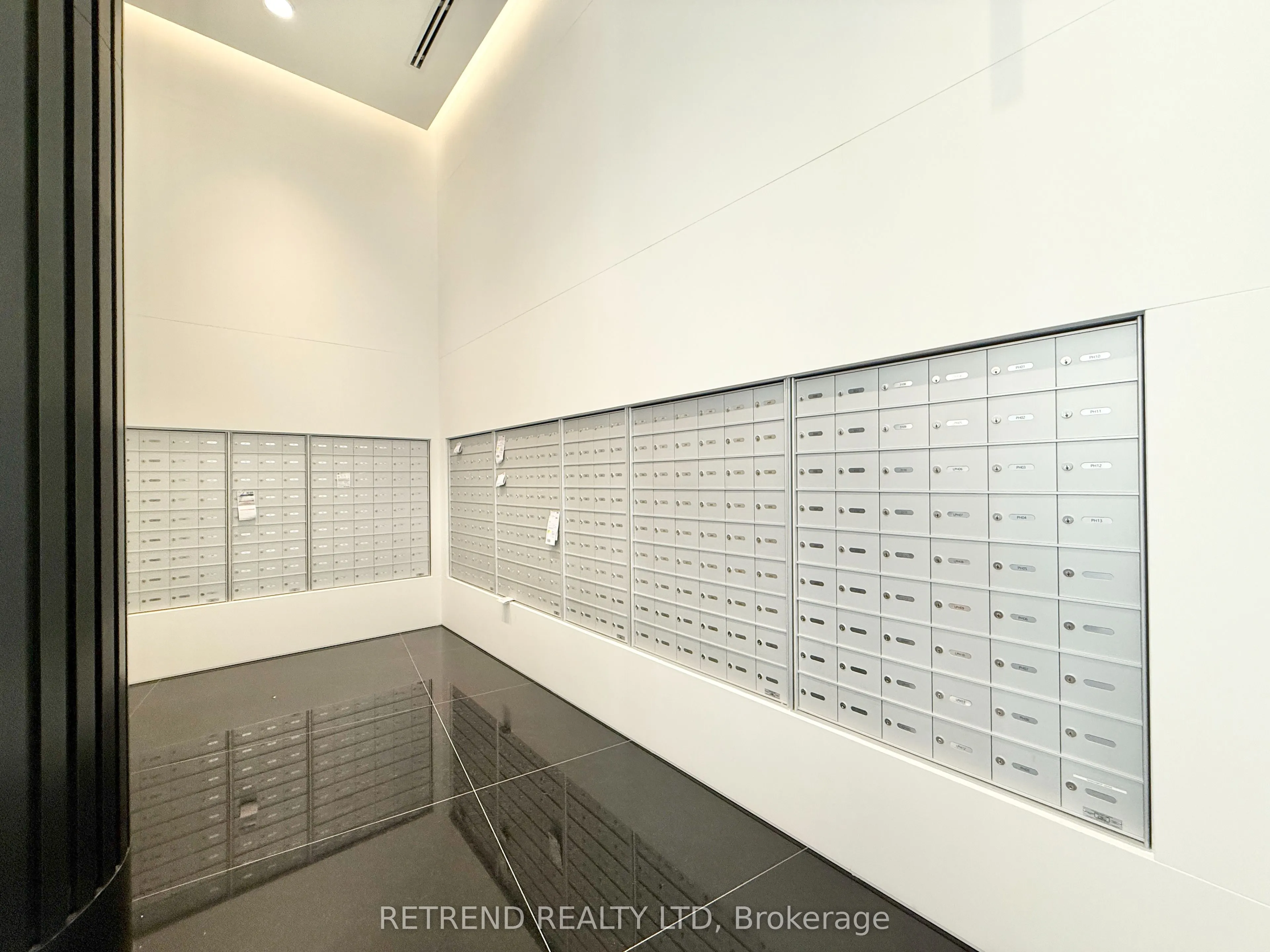 280 Dundas Street W, #1806